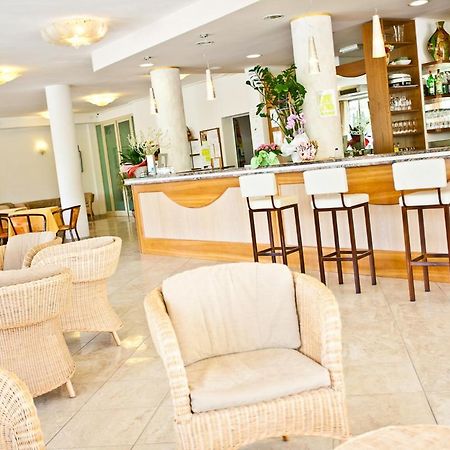 Hotel Adria Beach Club Cesenatico Exterior foto