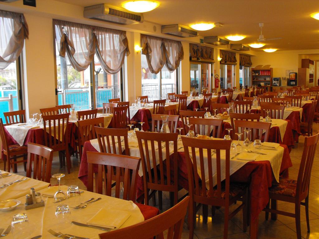 Hotel Adria Beach Club Cesenatico Exterior foto