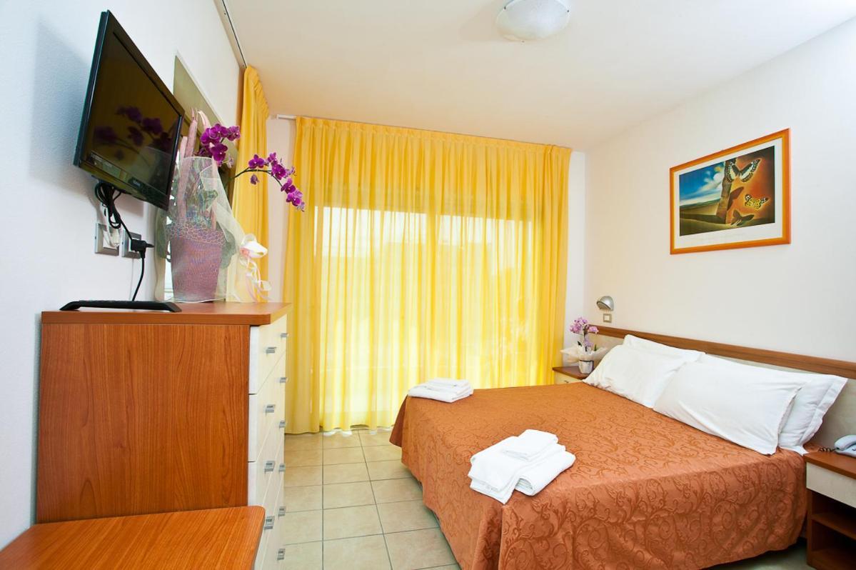 Hotel Adria Beach Club Cesenatico Exterior foto
