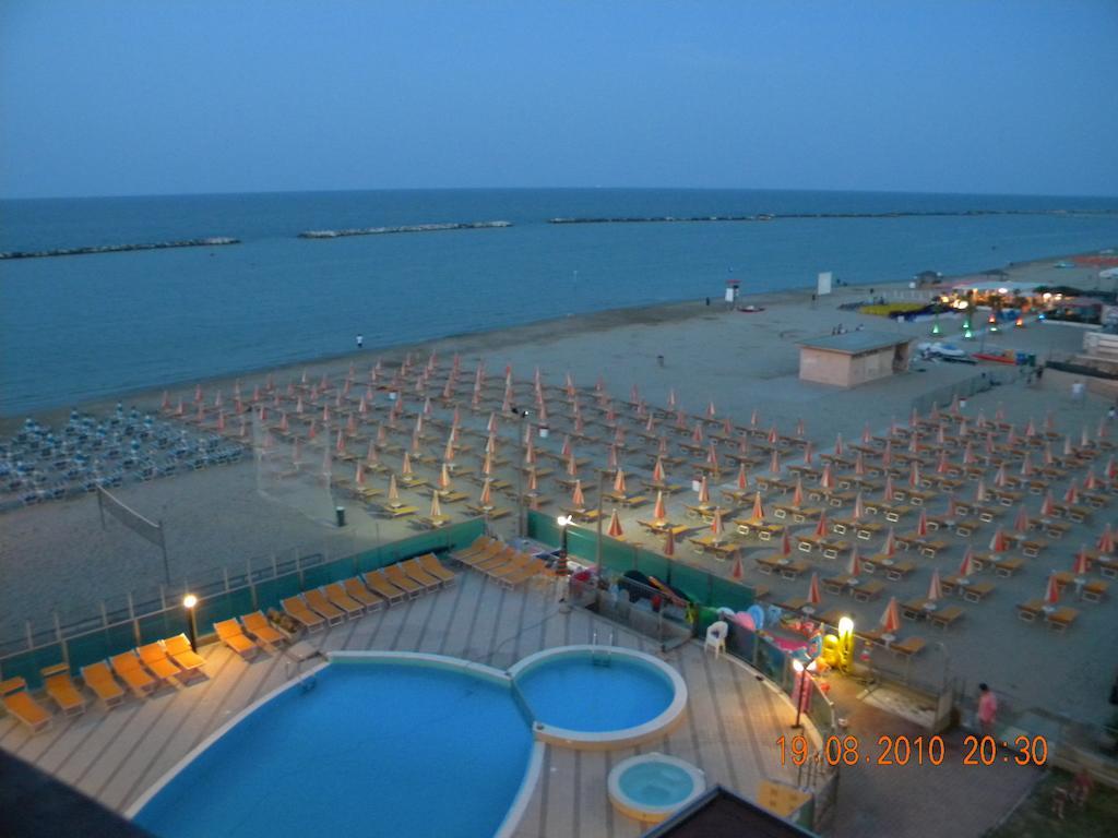 Hotel Adria Beach Club Cesenatico Exterior foto