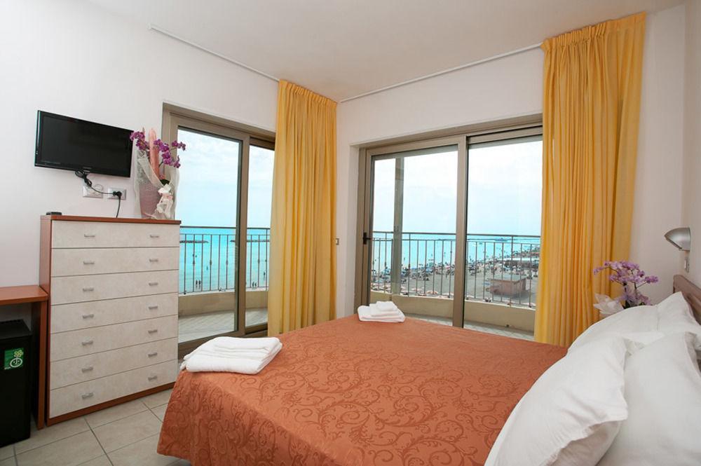 Hotel Adria Beach Club Cesenatico Exterior foto